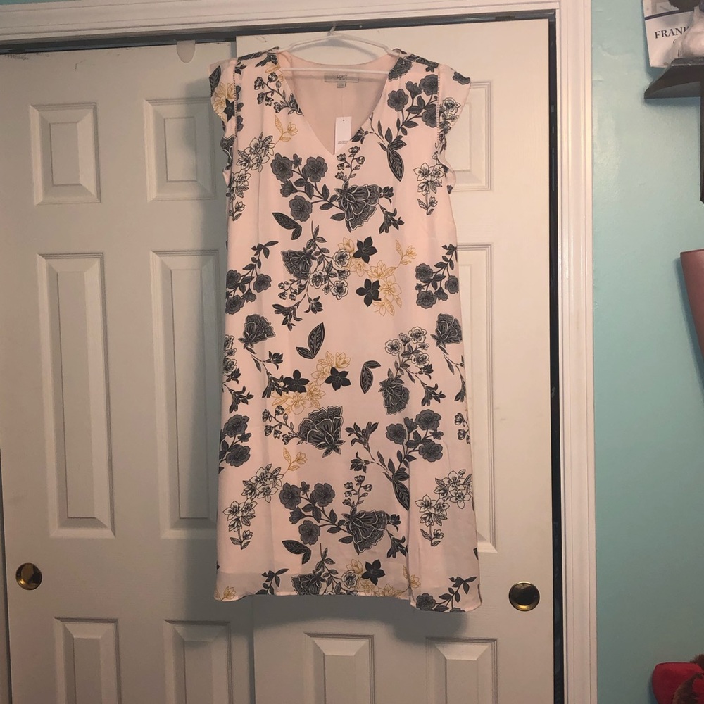 LOFT Plus- Light Pink Floral dress! 😍